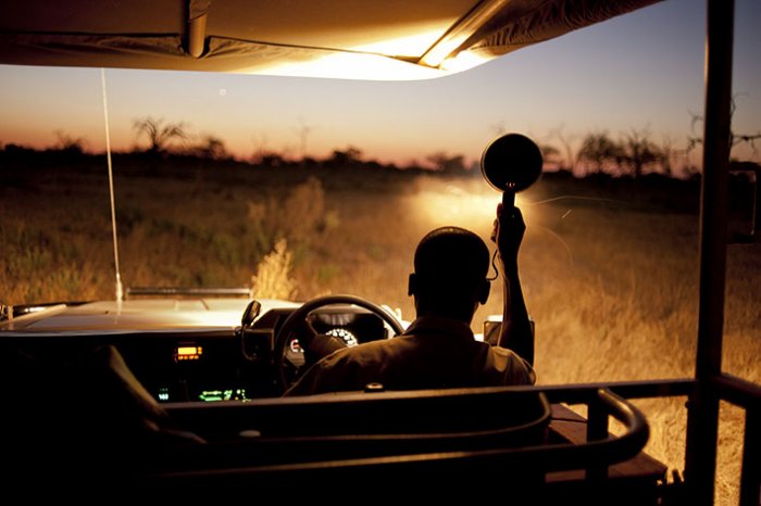 Delta del Okavango - Parque Nacional de Moremi  - Botswana - Safari nocturno en Khwai River