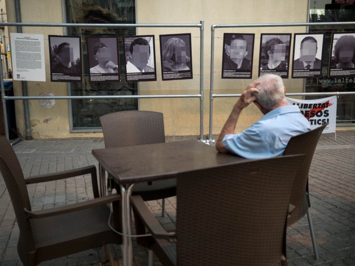 Evanescent landscapes, the yellow revolution